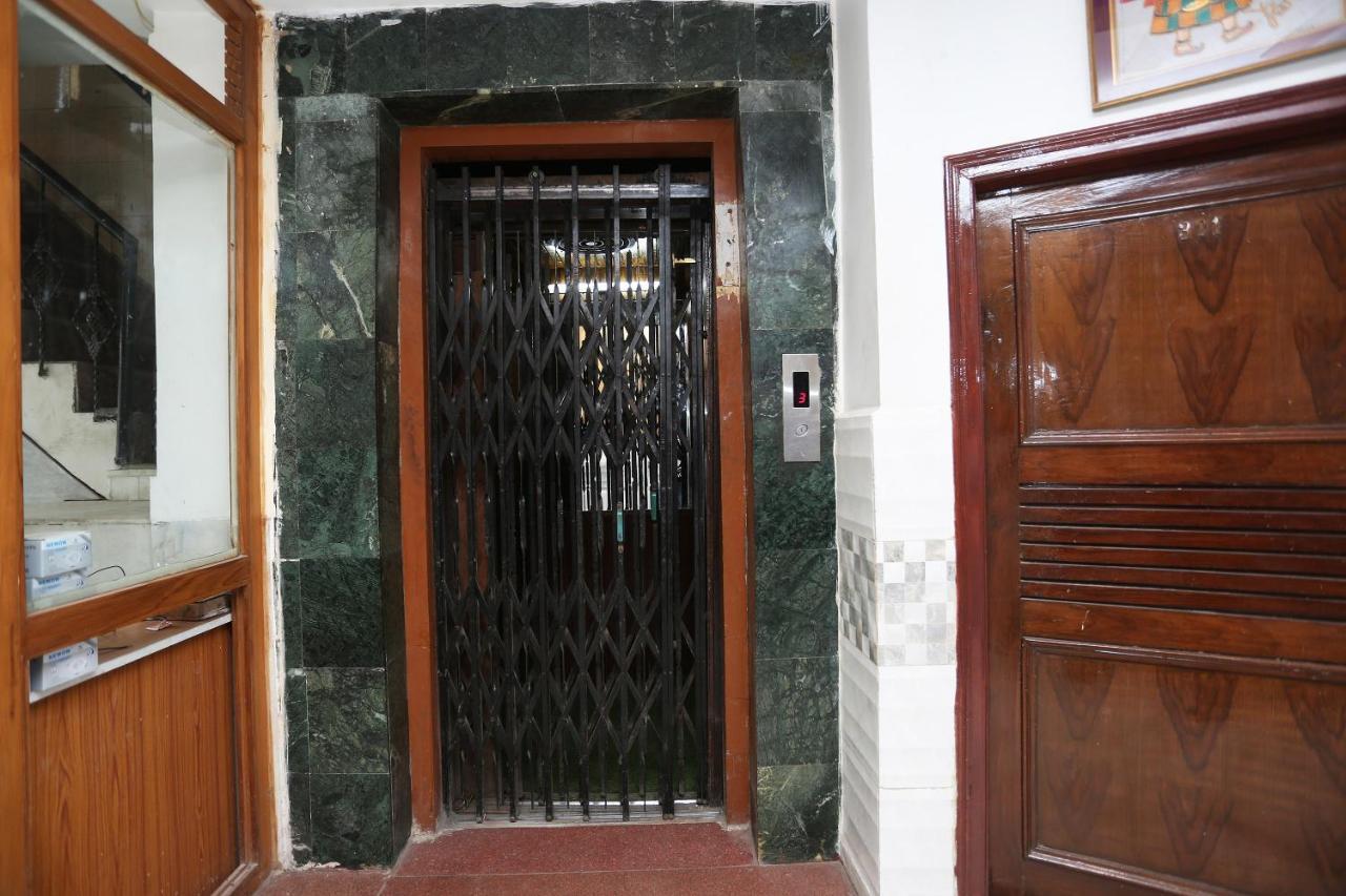 Oyo 4956 Hotel Maharaja Palace Kānpur Exterior foto
