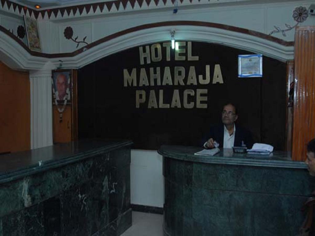 Oyo 4956 Hotel Maharaja Palace Kānpur Quarto foto