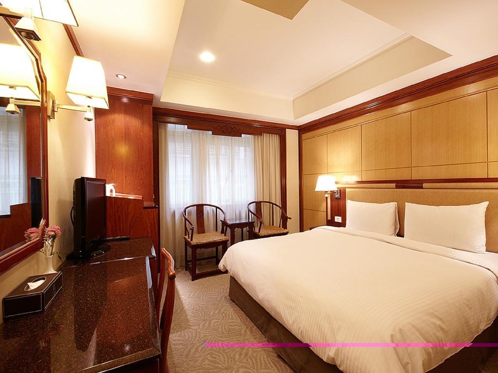 Oyo 4956 Hotel Maharaja Palace Kānpur Quarto foto